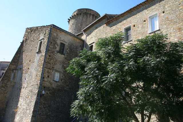 Matera, in vendita il cinquecentesco castello di Cirigliano. Il prezzo? 150mila euro